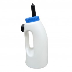 Regulated bottle with a teat for calves 4 l