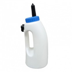 Regulated bottle with a teat for calves 2 l